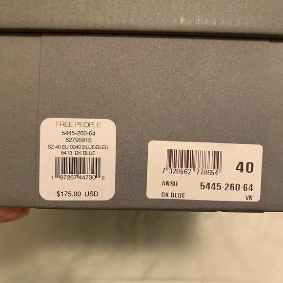 Vagabond Navy Blue Heels - Picture 8 of 8